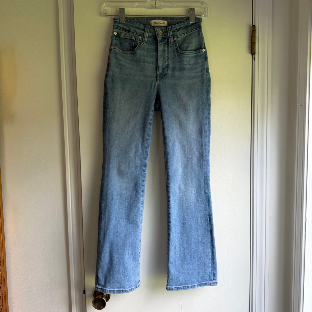 Madewell Mid-Rise Kick Out Jeans Light Wash Blue Size 24 Flare Denim
